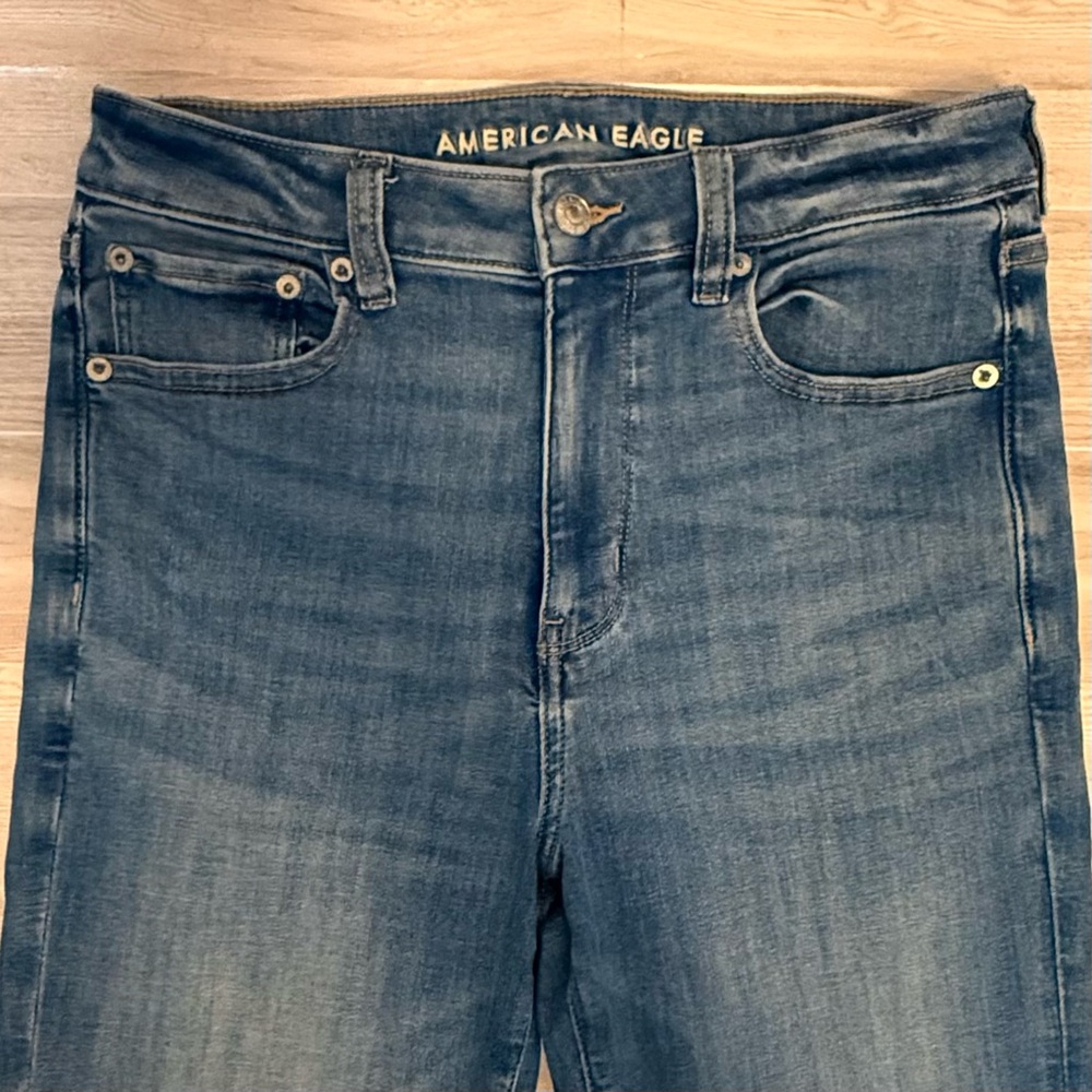 American Eagle Super Hi-Rise Flare Jeans — Size 6 Regular - Picture 3 of 11